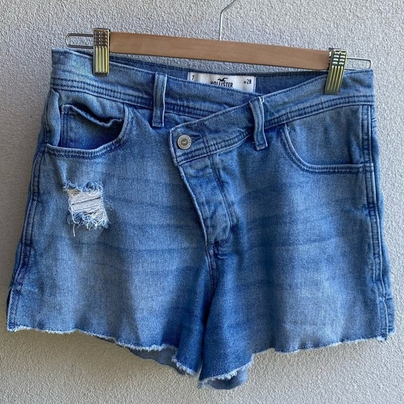 Hollister CURVY HIGH-RISE VINTAGE SHORT 4" Asymmetrical  Button Up 28 - Picture 6 of 6